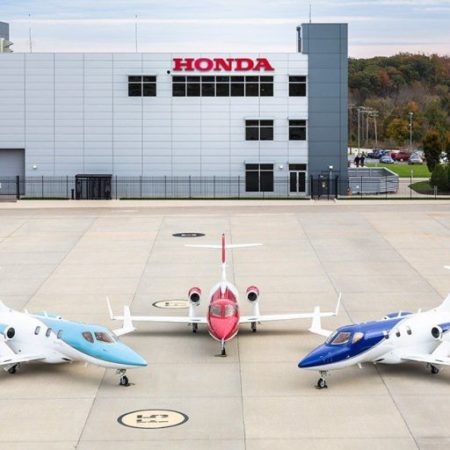 Крім автомобілів, мотоциклів та силової продукції, Honda виробляє власні літаки